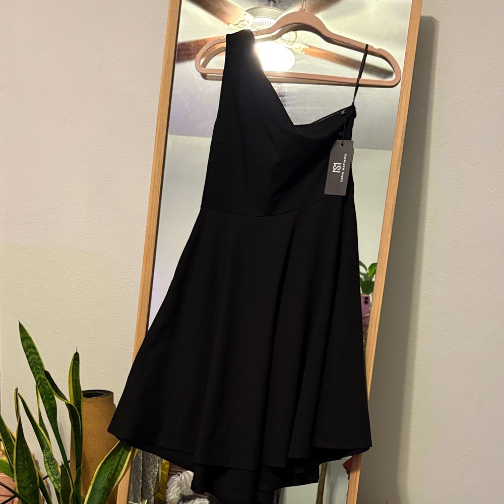 Elegant Black One-Shoulder Dress